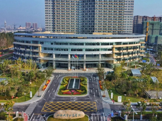 江南大学附属医院是一所大型三级甲等医院