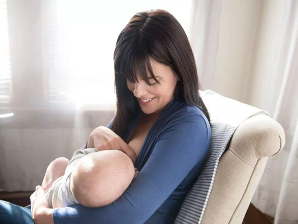 新生儿喂奶间隔最好是多久？