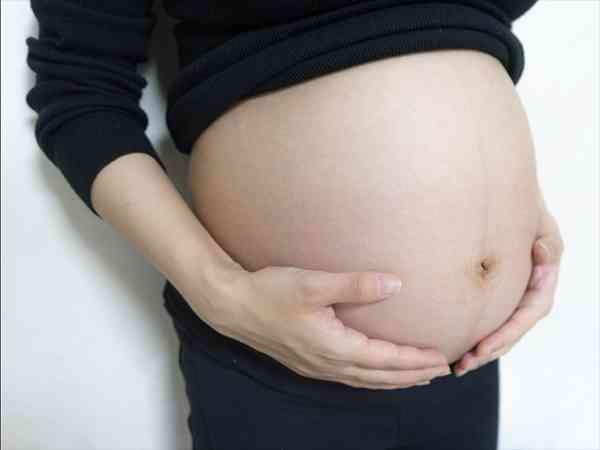 怀孕上腹部大是女儿吗？
