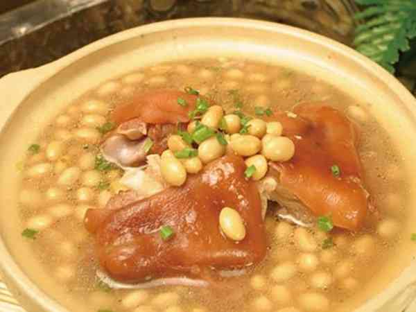 月子餐黄豆炖猪蹄的做法是什么？