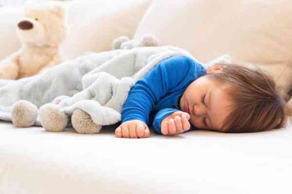 六个月宝宝不枕头有危害吗？