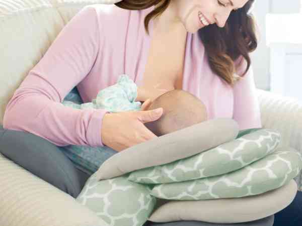 宝宝母乳一边15分钟还是两边？