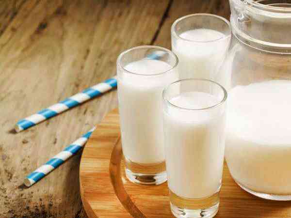 宝宝戒奶喝牛奶好还是奶粉？