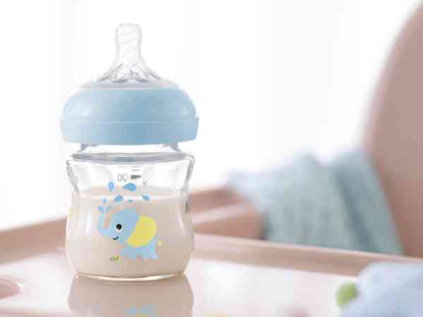 为什么宝宝吃奶瓶慢且容易睡觉？