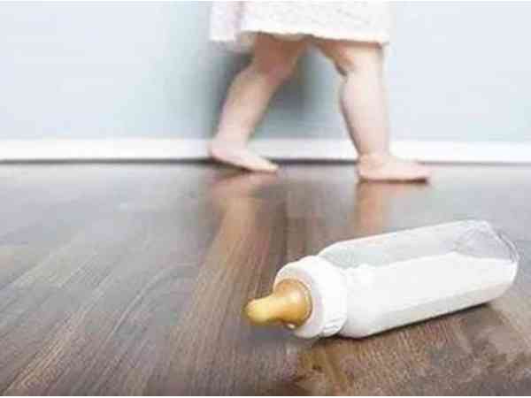 为什么宝宝吸奶瓶感觉吸不住？