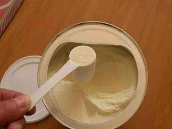 一周岁一次几勺奶粉？
