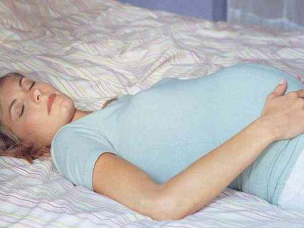怀孕初期胸胀疼是男孩吗？