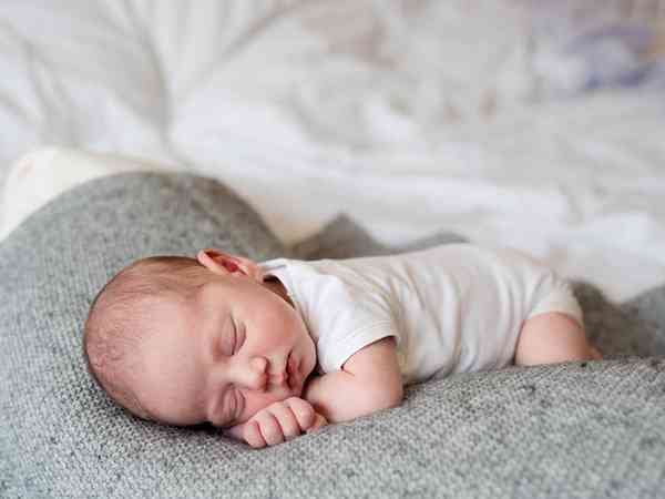 宝宝各阶段睡眠时间表是什么？