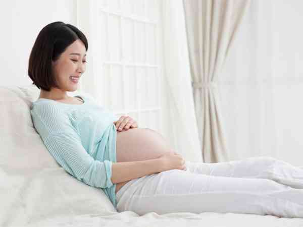 怀孕肚子平的会生男还是生女？