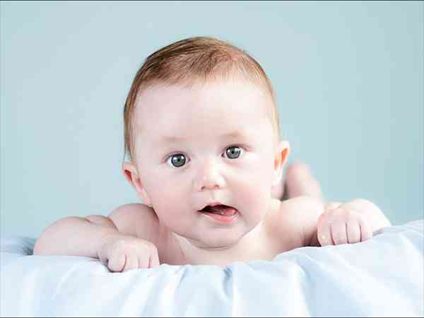 2月婴儿超过5个小时吃奶正常吗？