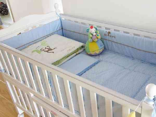 婴儿床选择什么牌子好？