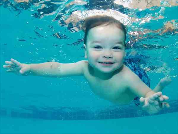 不建议婴儿游泳
