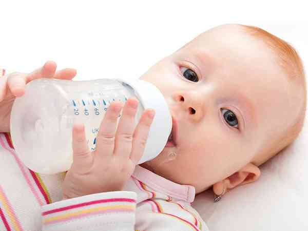 婴儿吃奶过量的信号