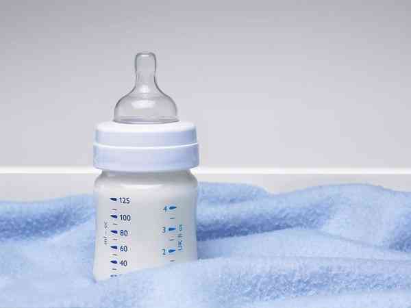 新生儿用160ml还是240ml的奶瓶喂奶？