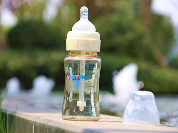ppsu奶瓶的材质是塑料还是硅胶？