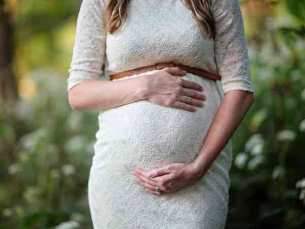 孕8周住院保胎
