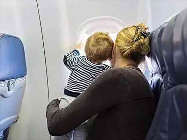 飞机带婴儿一般怎么安排座位的呢？