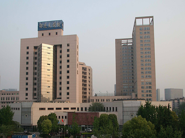 南京邵逸夫医院是公立机构