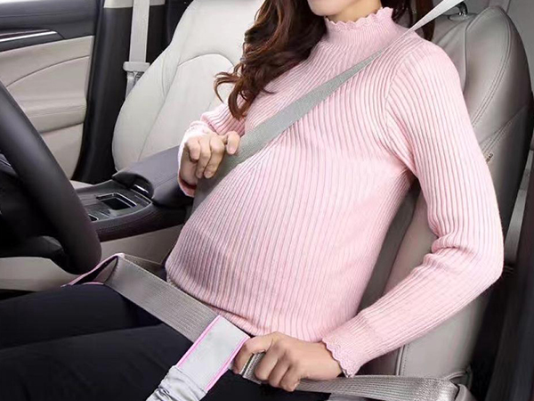 孕期开车要系好安全带