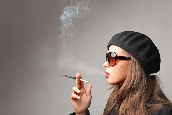 女性吸烟影响生殖健康