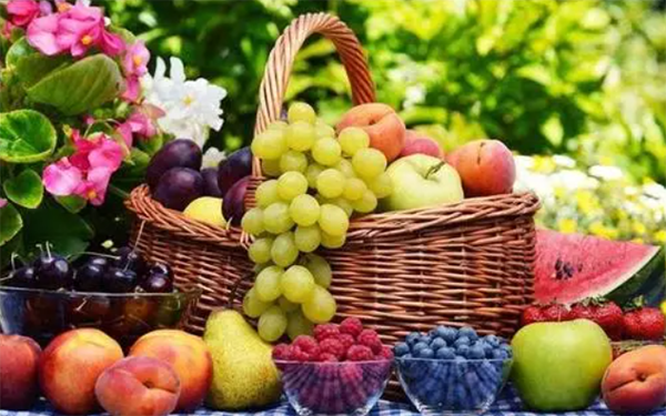 酸性水果有助于调节女性血液酸值
