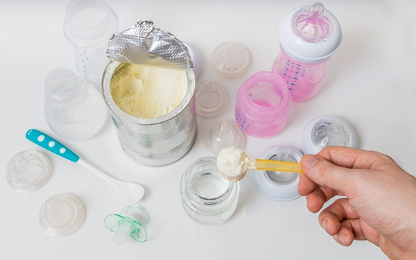 早产宝宝应该选择专用的医学用途早产婴儿奶粉