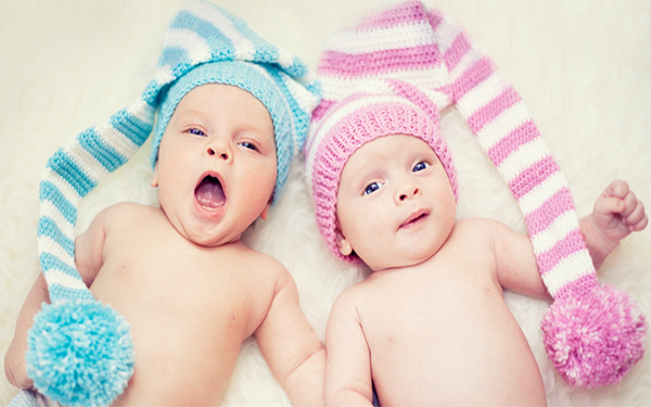 女性怀了同卵双胞胎风险比单胎更高