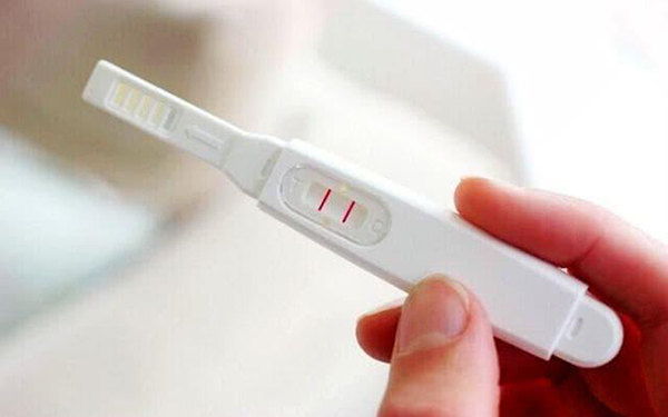 验孕棒显示两条明显的杠不一定会生男孩