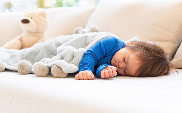 孩子自主入睡的时间基本是在3-6个月时