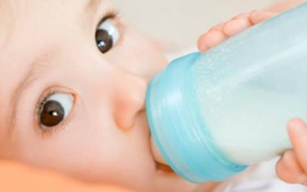 宝宝换奶失败换回原本奶粉的正确方法