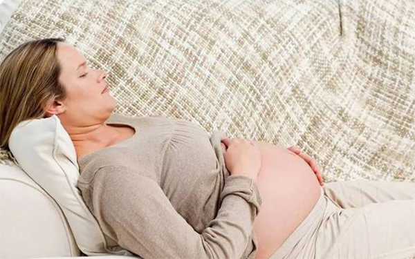 怀双胞胎孕早期会比较容易感受到腹痛吗？