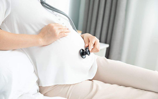 孕早期可以通过b超检查来确定怀孕天数