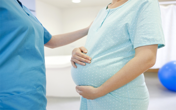 初产妇肚子出现不规律阵痛可能很快会开指
