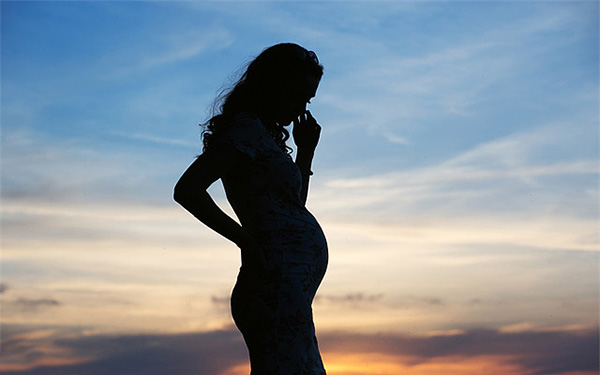 孕妇走夜路容易招惹脏东西不是真的