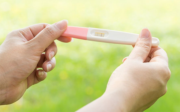 鲜胚移植第7天用验孕试纸测出红印是正常的