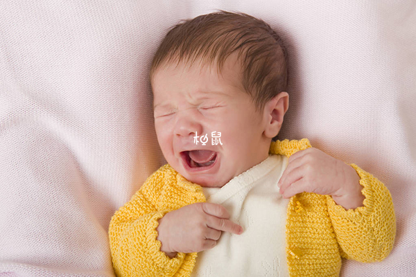 婴儿晚上哭闹可以吃龙牡壮骨颗粒