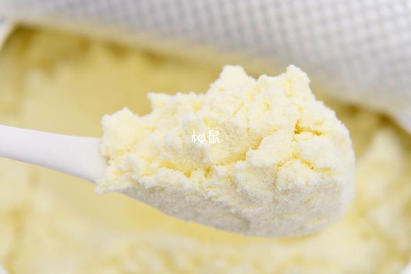 奶粉中的牛磺酸能够强化记忆力