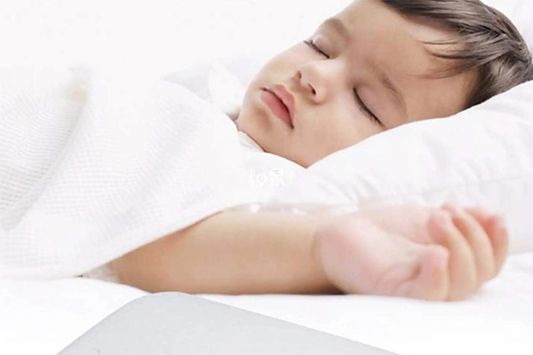 婴儿不能长时间保持同一方向睡觉