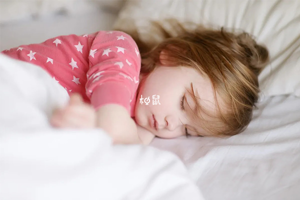 放轻柔音乐有助于宝宝入睡