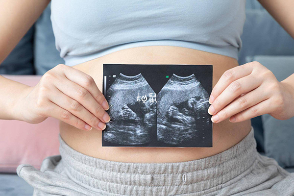 怀孕22周子宫底的位置和肚脐持平