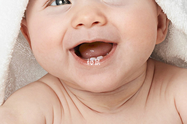 6个月宝宝先长下牙是正常的