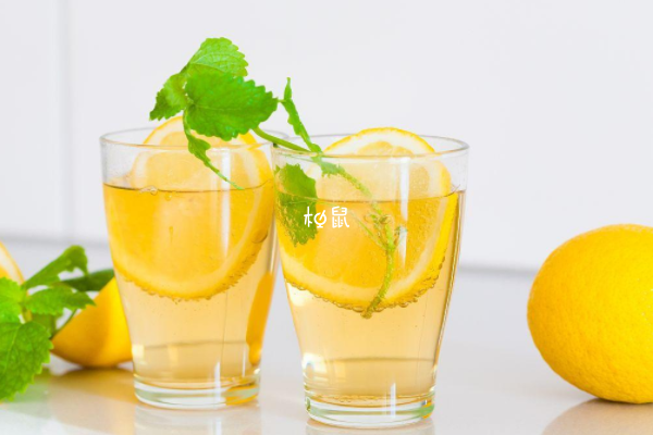 柠檬搭配蜂蜜柚子有止咳润肺的功效