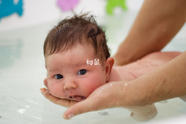宝宝洗澡要注意时间