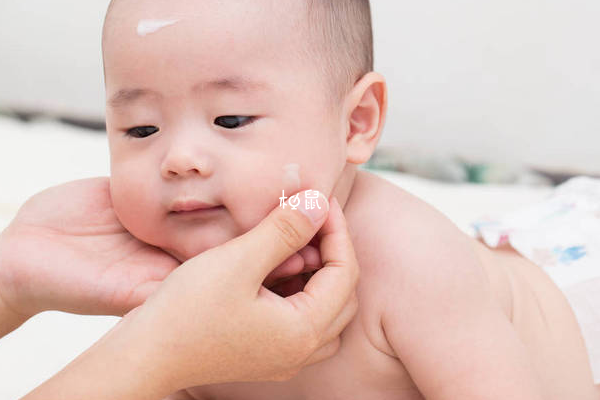 宝宝皮肤保养要定时清洁