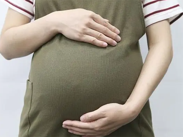 怀孕后肚子上有褐色线正常吗？