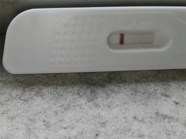 晨尿测出一条红杠是怀孕的几率大吗？