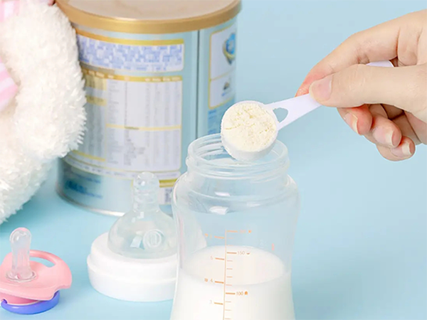 不同品牌奶粉转奶的正确方法