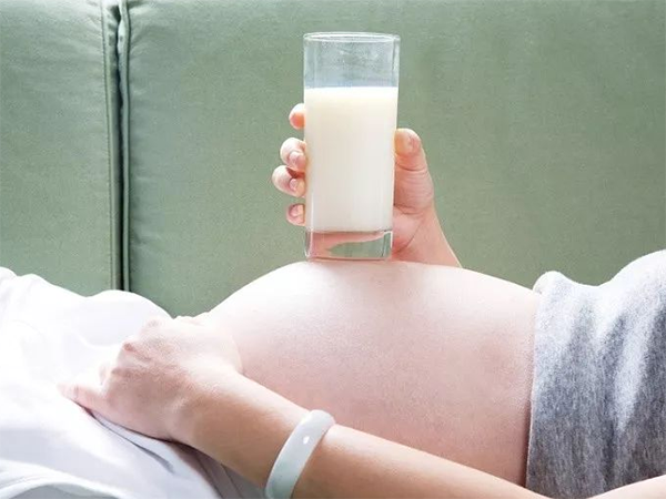 孕期喝牛奶好不好？