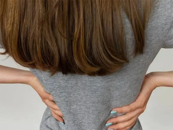 例假前有腰酸痛感是什么原因？