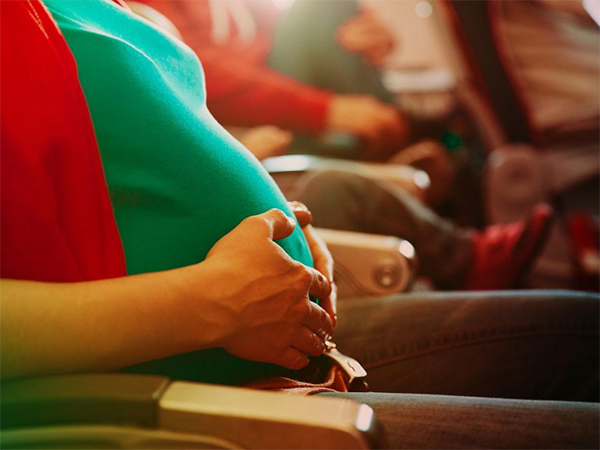 刚怀孕坐飞机辐射大吗？